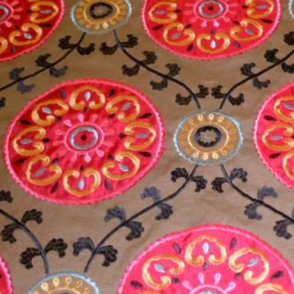 4.75 Yards Embroidered Fabric KARMANA in Fiesta - Picture 3 of 10